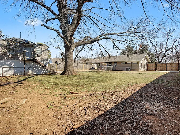 422 N Pecan St — Photo 23