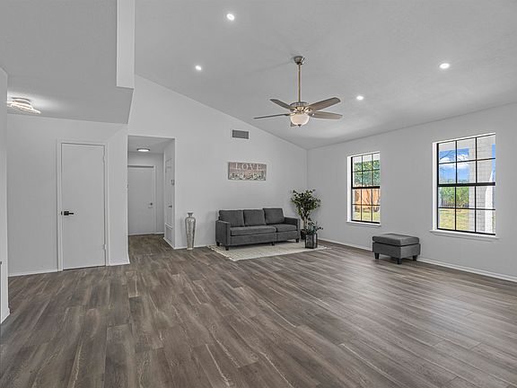 5th image of 119 Kentucky St