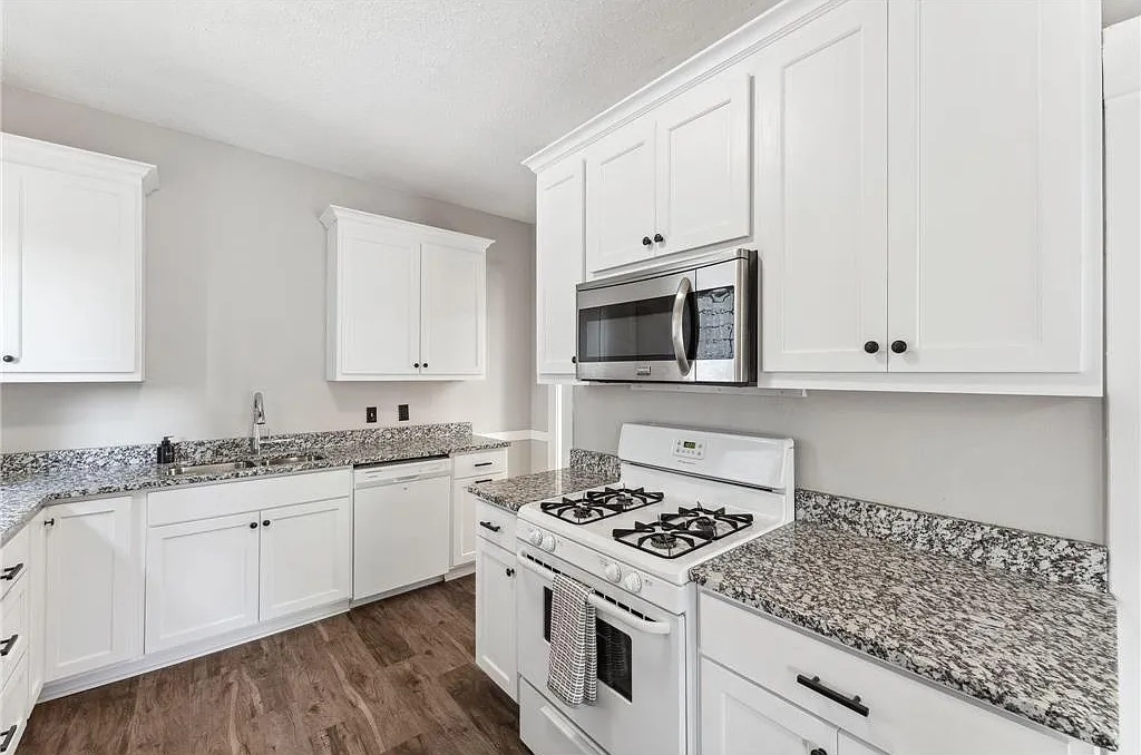 5 bed, $4,550 — Photo 3