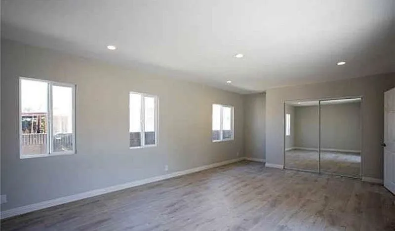 Building Photo - 14907 S Mariposa Ave