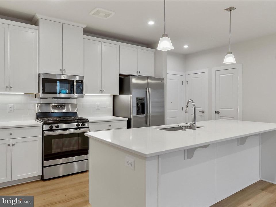1st image of 140 McCormick Cir #302