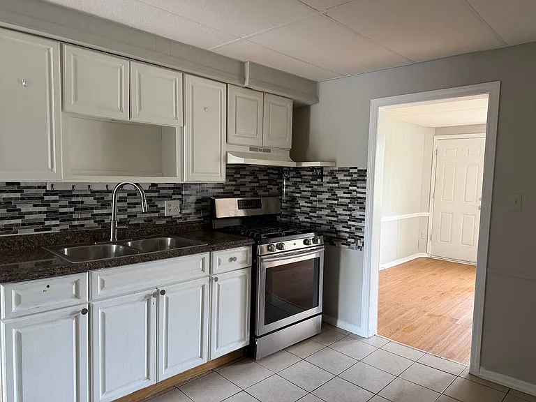 170A Macarthur Ave #170A — Photo 2