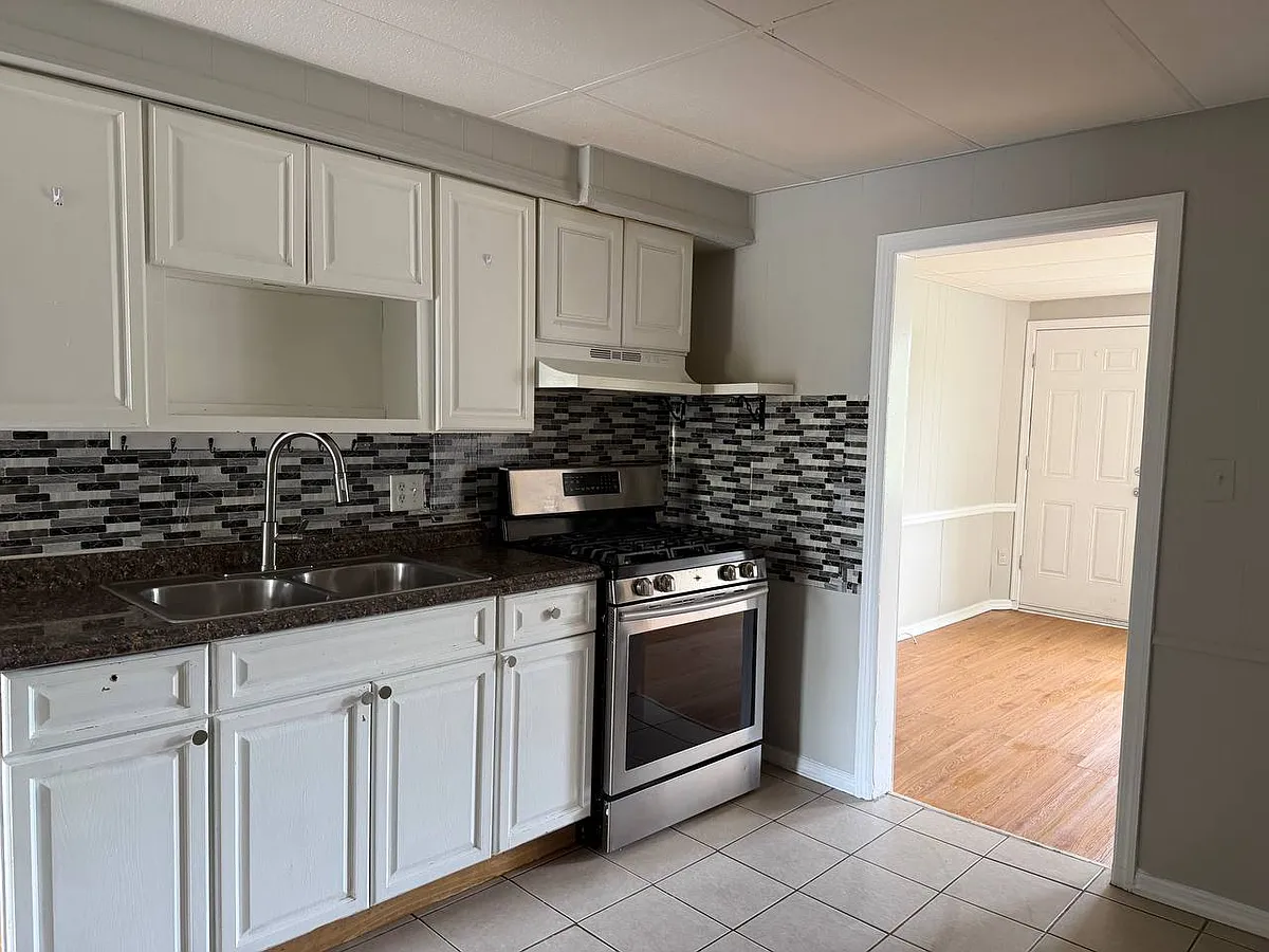Building Photo - 170A Macarthur Ave #170A