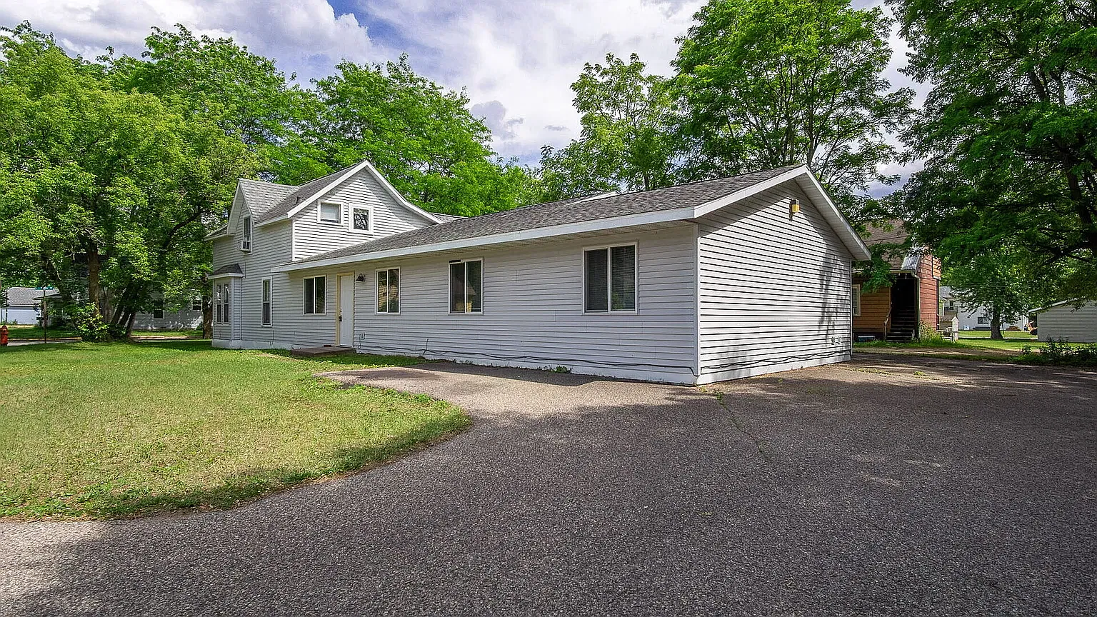 5 bed, 2847 sqft, $1,250 — Photo 1