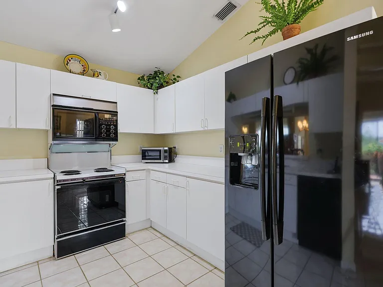 8423 Juddith Ave — Photo 10