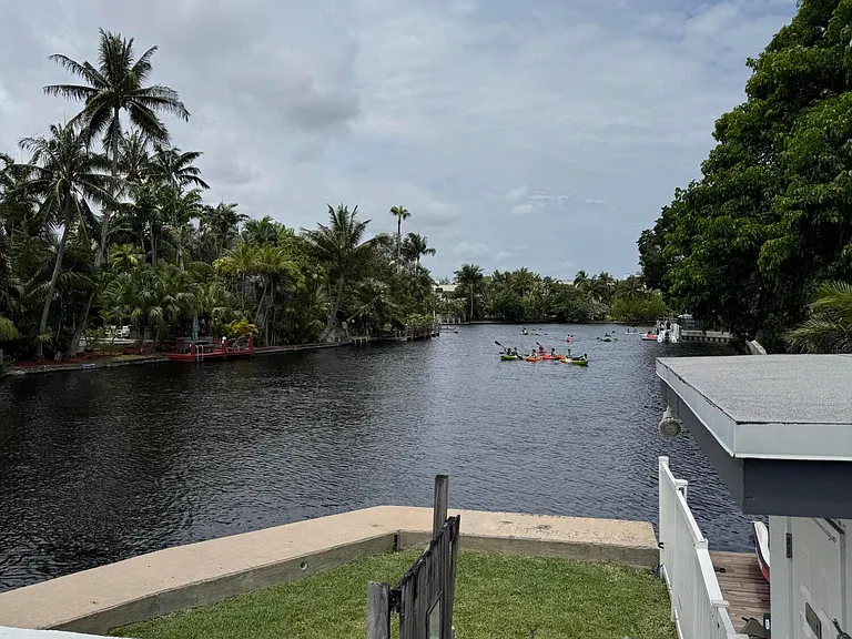 1814 E Oakland Park Blvd #50 — Photo 4