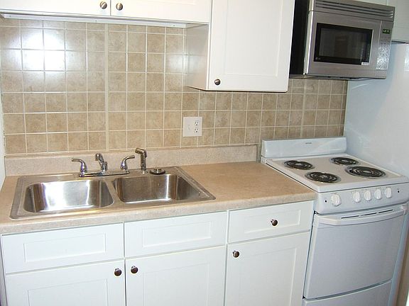 4th image of 110 1/2 Washington St