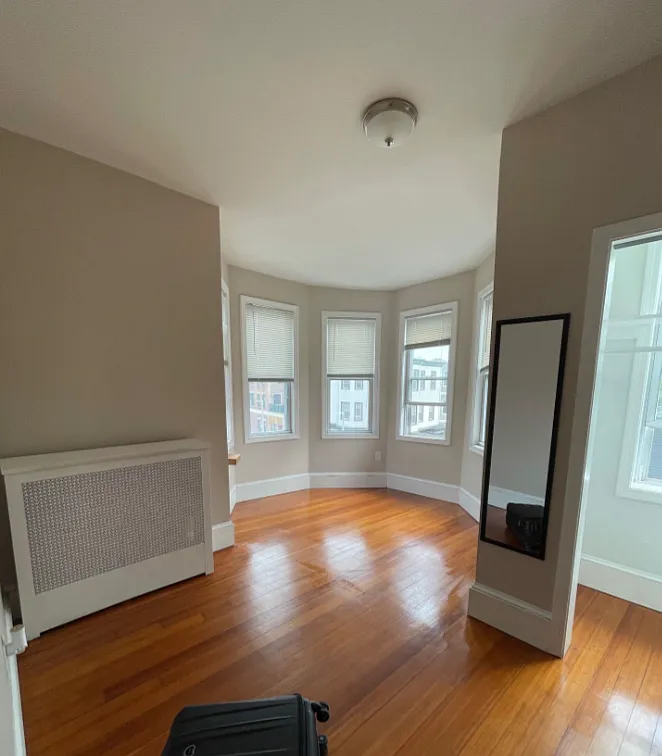 4 bed, 950 sqft, $3,950 — Photo 4