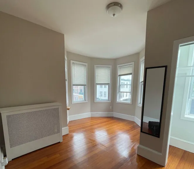 240 Maverick St #3 — Photo 3