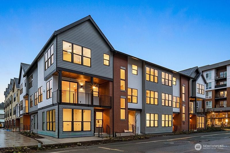 2nd image of 695 NW Locust ST (Homesite #9)