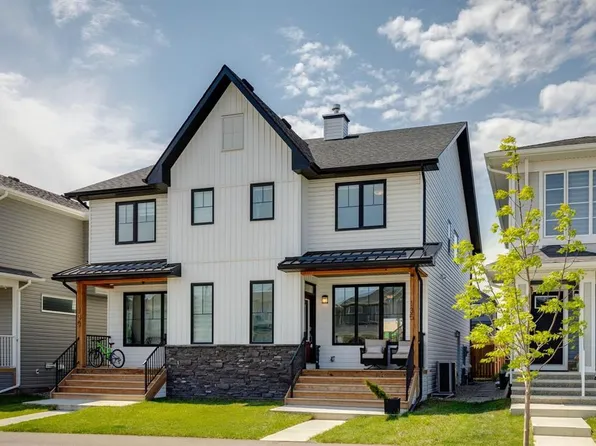 135 E Creekstone Dr SW, Calgary, AB T2X 4Y3