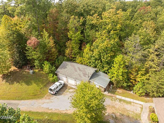 4th image of 4061 Fox Hunters Ln