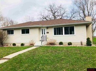 302 S Oakland St, Lake Crystal, MN 56055