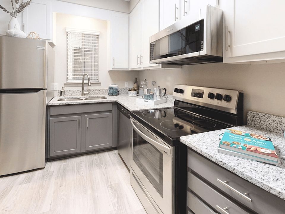 1st image of 2954 Columbiana Ct #2950-B