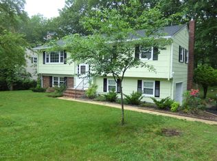 9 Windsor Dr, Eatontown, NJ 07724