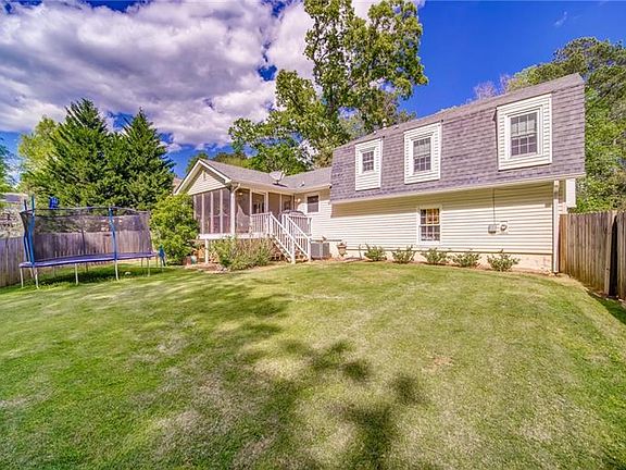 5th image of 322 Hill Crest Cir