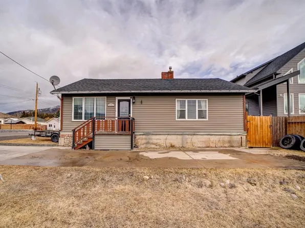 8301 S 18th Ave, Crowsnest Pass, AB T0K 0M0