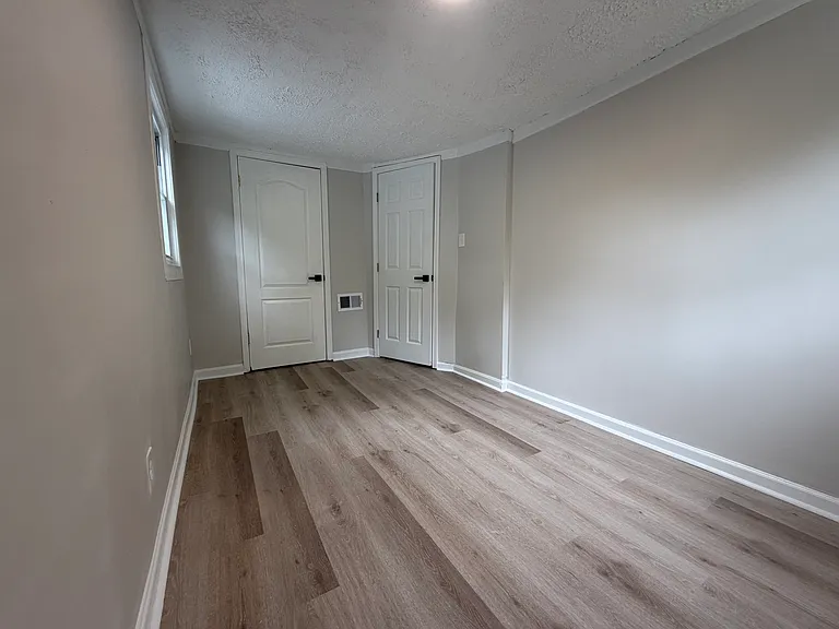 2537 Broadway St — Photo 12