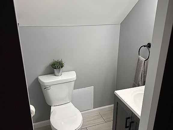 4th image of 571 W Lawn Dr