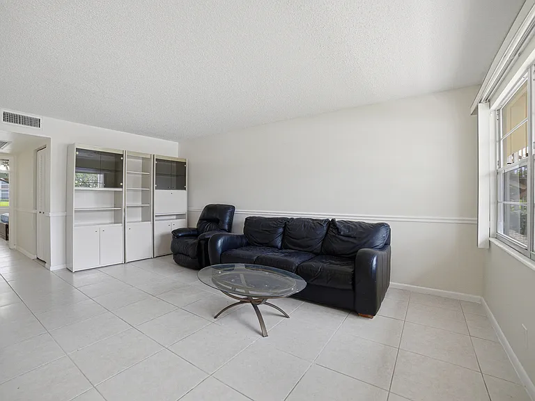 1025 Newcastle Dr #1025-B — Photo 9