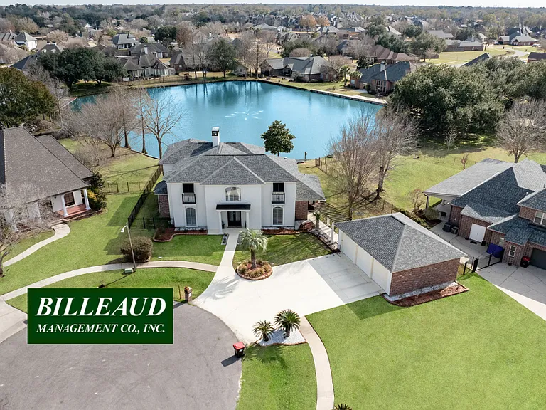 105 Woodbine Dr — Photo 1