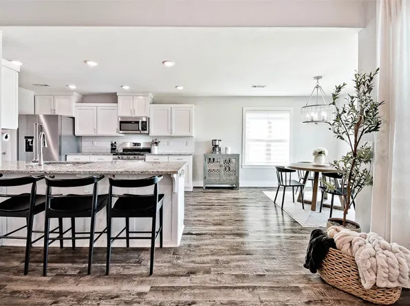 330 W Taverner Xing, Farmington, AR 72730