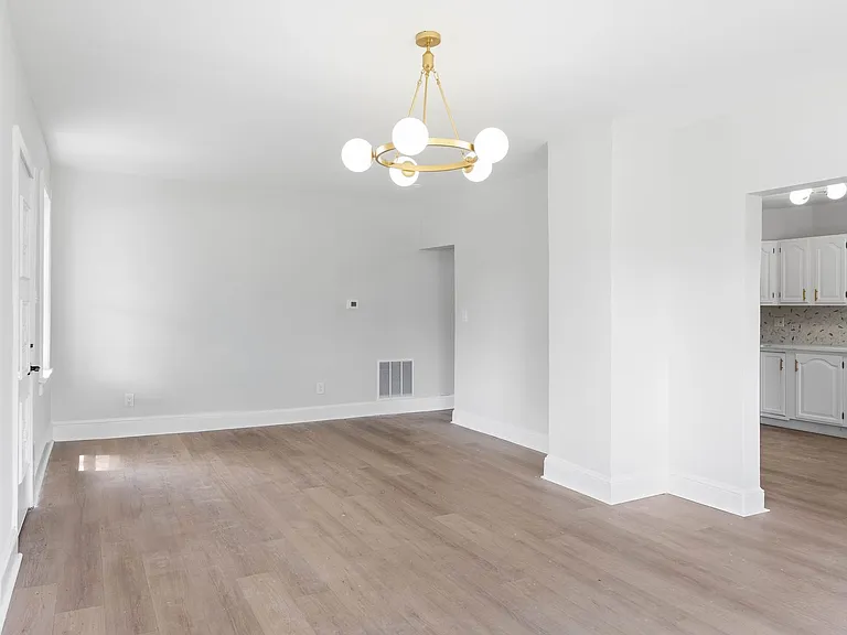 1101 Marne Hwy — Photo 10