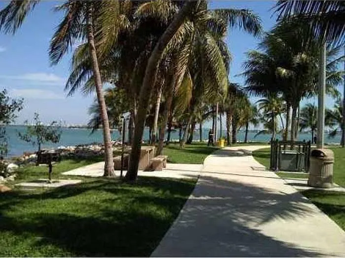 1900 N Bayshore Dr #2120 — Photo 16