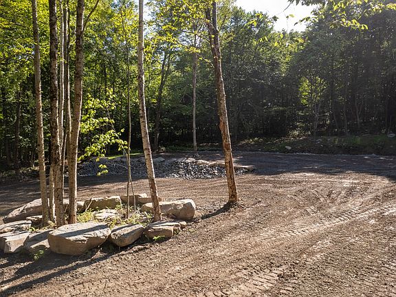 4th image of 1060 Deer Run Rd