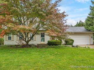 1479 Maplehollow St SE, Grand Rapids, MI 49508