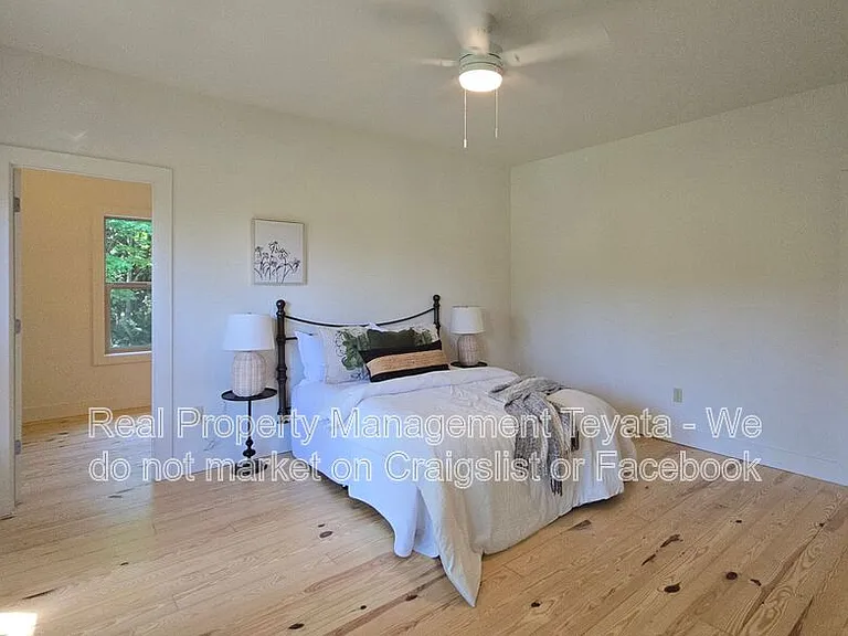 5560 Hillard Rd — Photo 18