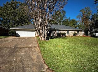 7 Treeway Dr, Brandon, MS 39042