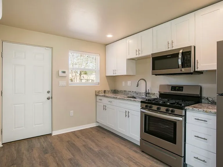 635 Adams St NE #C — Photo 4