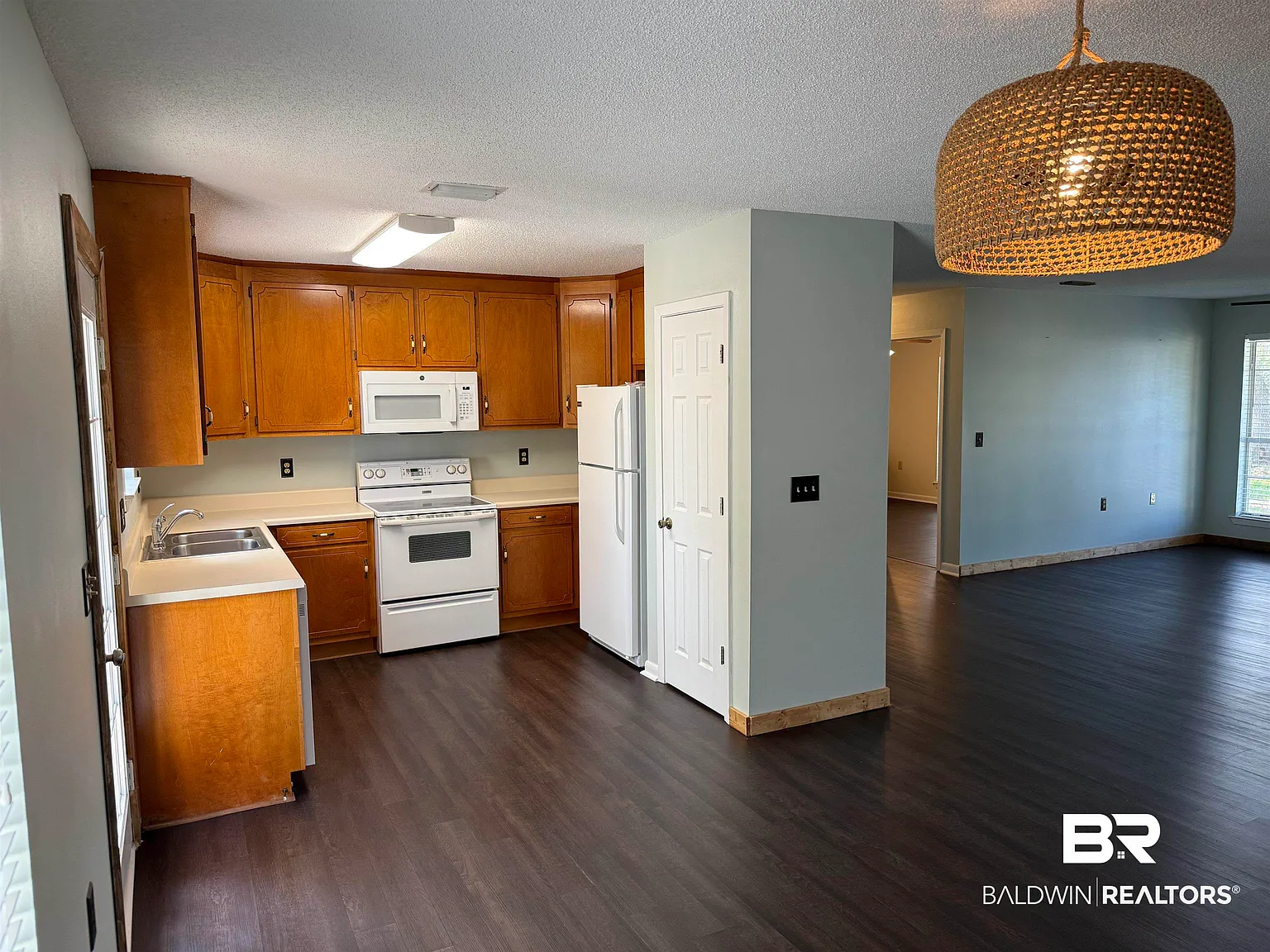 3 bed, 2.0 bath, 1848 sqft, $2,950 — Photo 3