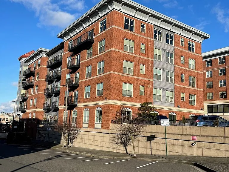 910 Harris Ave #201 — Photo 1