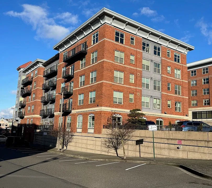 910 Harris Ave #201