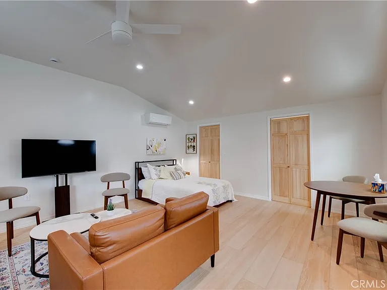 7321 Kelvin Ave — Photo 4