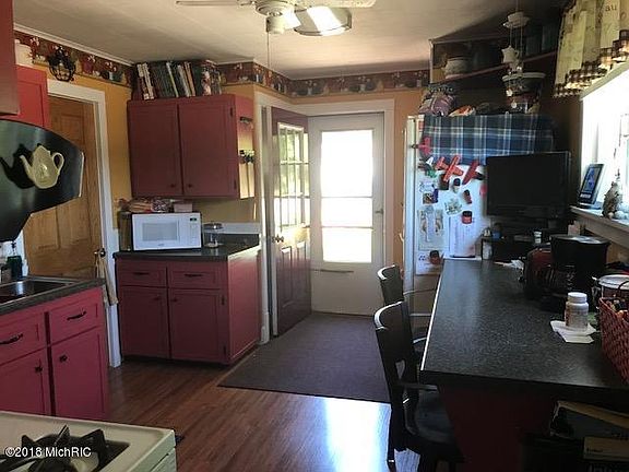 5th image of 819 Diana St