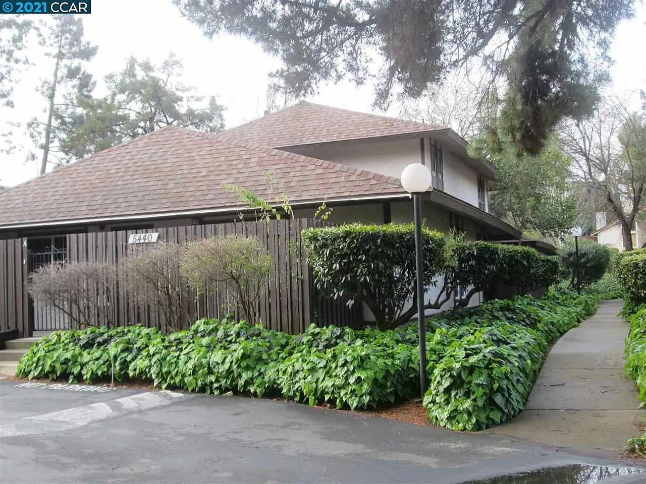 5440 Roundtree Ct APT B photo 1