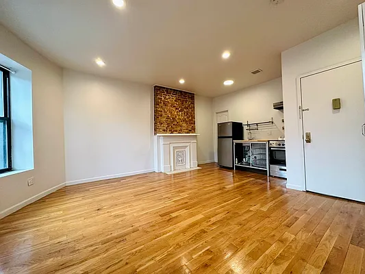 Rented by GROOME REALTY LLC | media 10