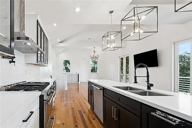 2732 Danneel St — Photo 10