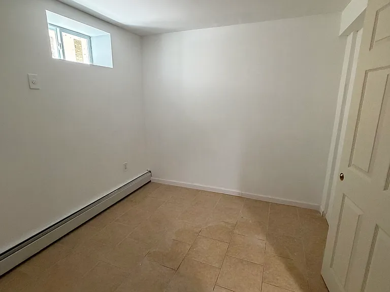 819 Hollywood Ave #1B — Photo 7