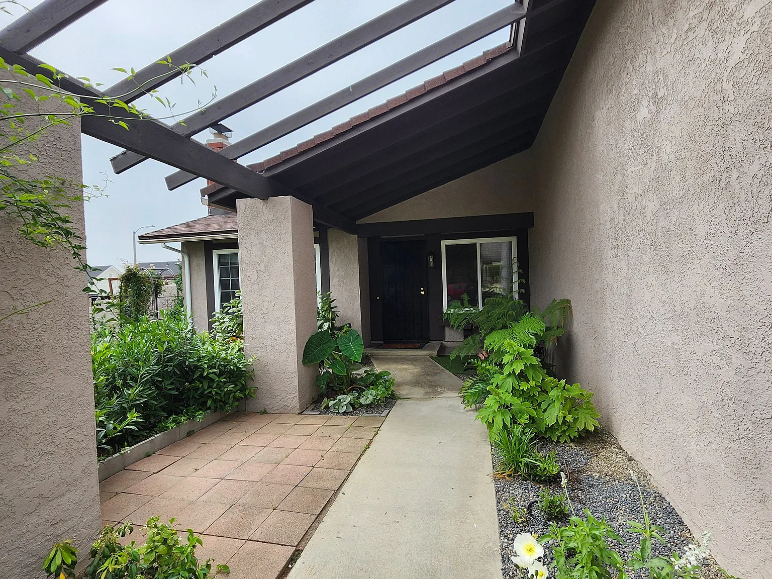 2 bed, 1000 sqft, $2,500 — Photo 2