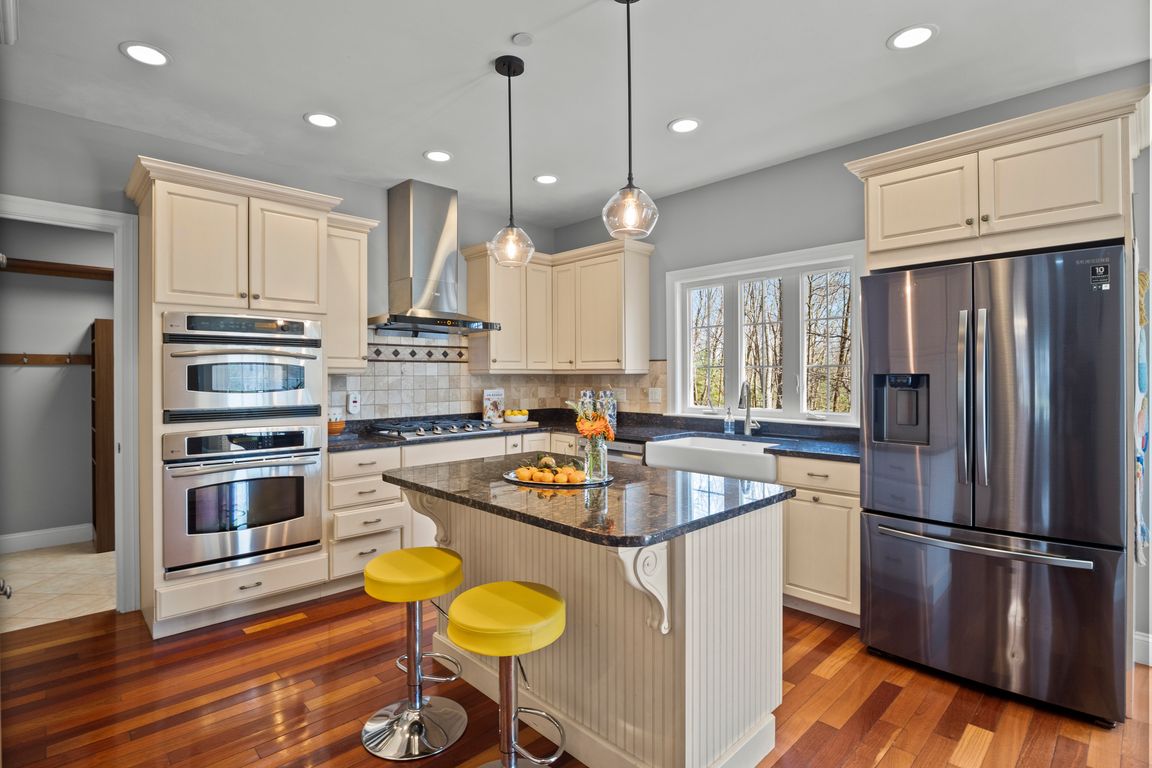 81 Peachtree Ln, North Andover, MA 26