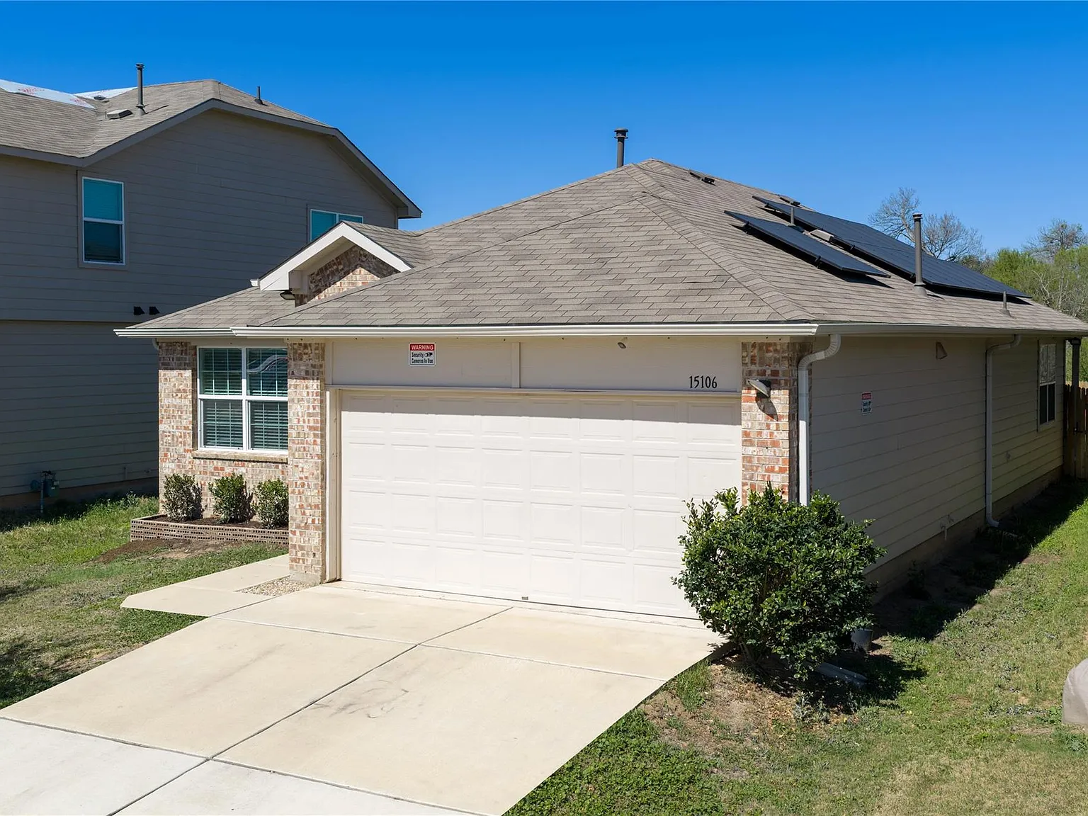 3 bed, 2.0 bath, 1401 sqft, $1,900 — Photo 3