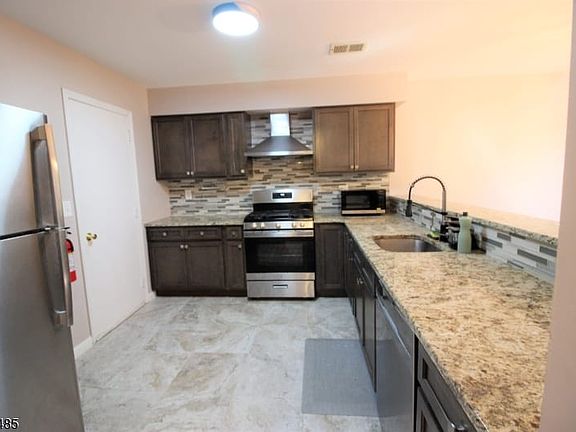 4th image of 83 Winchester Way
