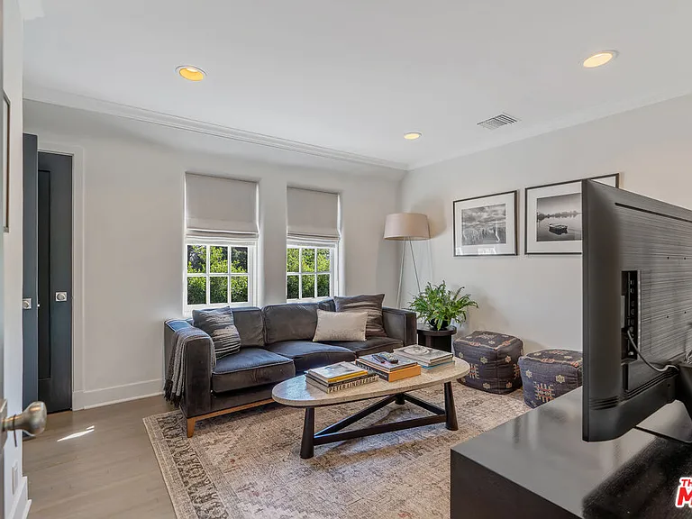 560 S Bronson Ave #A — Photo 49