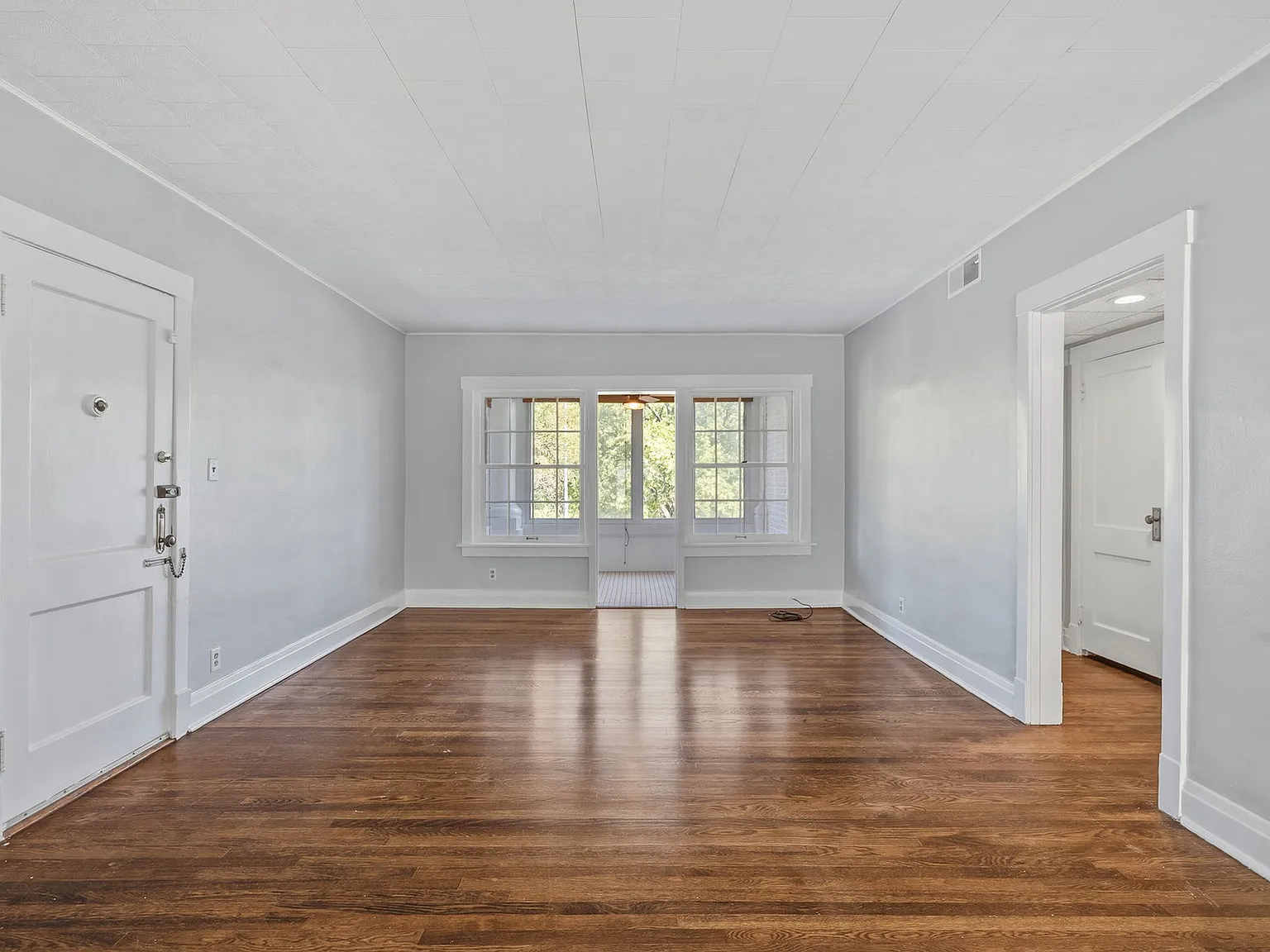 3 bed, 1450 sqft, $2,250 — Photo 3