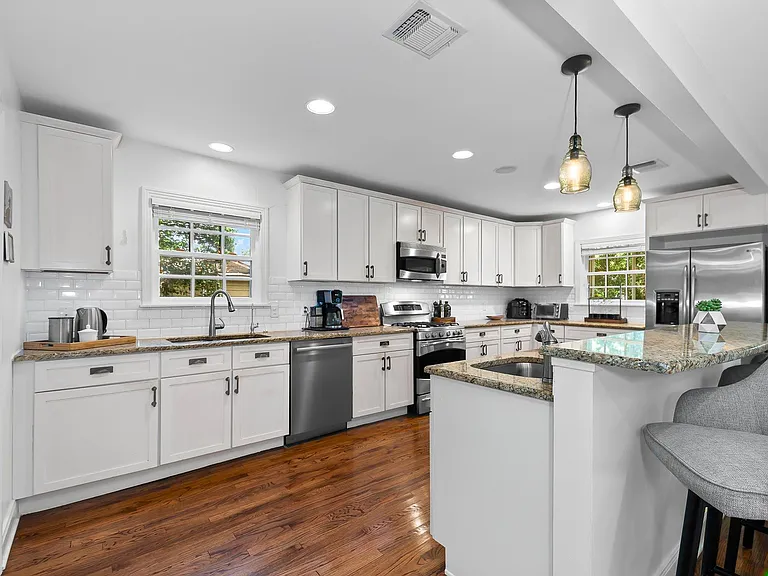 3305 Harris Park Ave — Photo 12