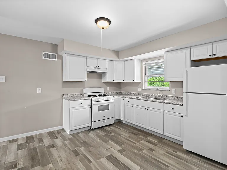 901 Cadora Dr — Photo 12